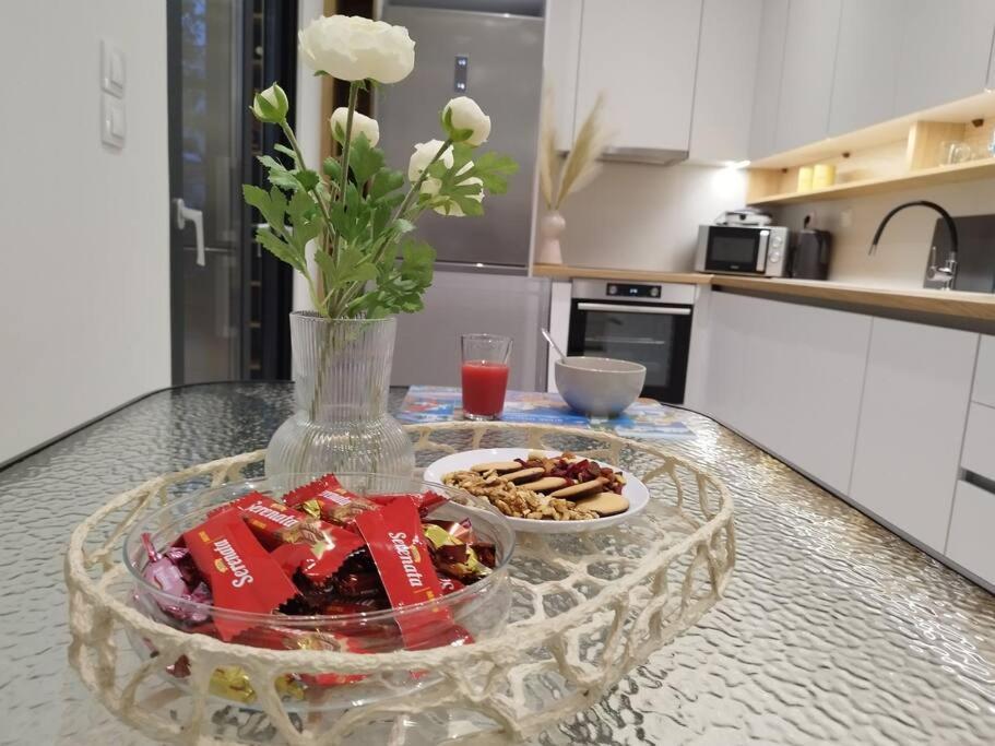 Floral Home 1 - Ground Floor Apt With Courtyard And Private Parking! Афіни Екстер'єр фото