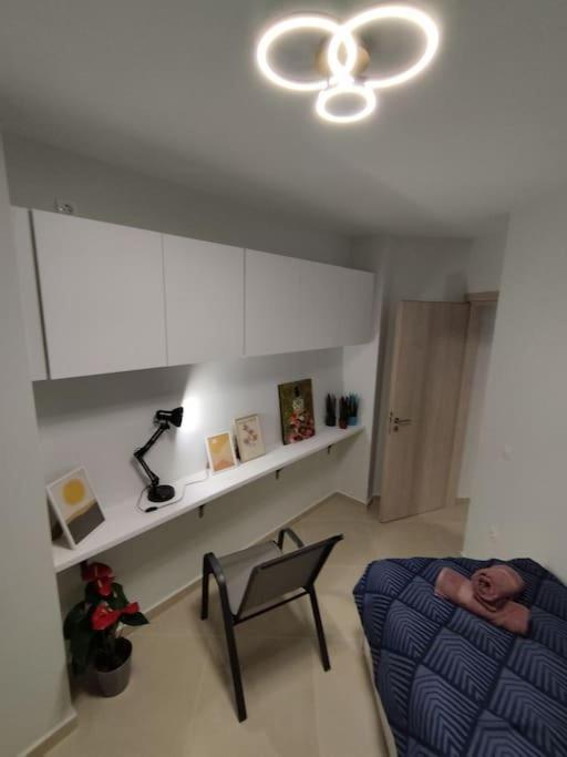Floral Home 1 - Ground Floor Apt With Courtyard And Private Parking! Афіни Екстер'єр фото