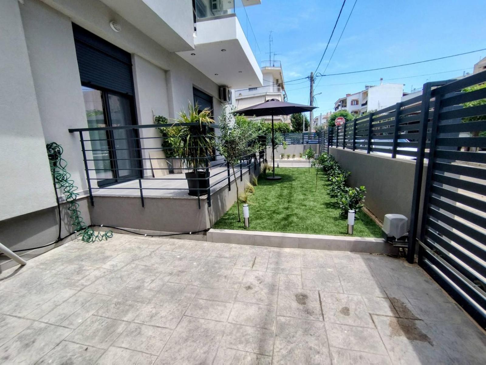 Floral Home 1 - Ground Floor Apt With Courtyard And Private Parking! Афіни Екстер'єр фото