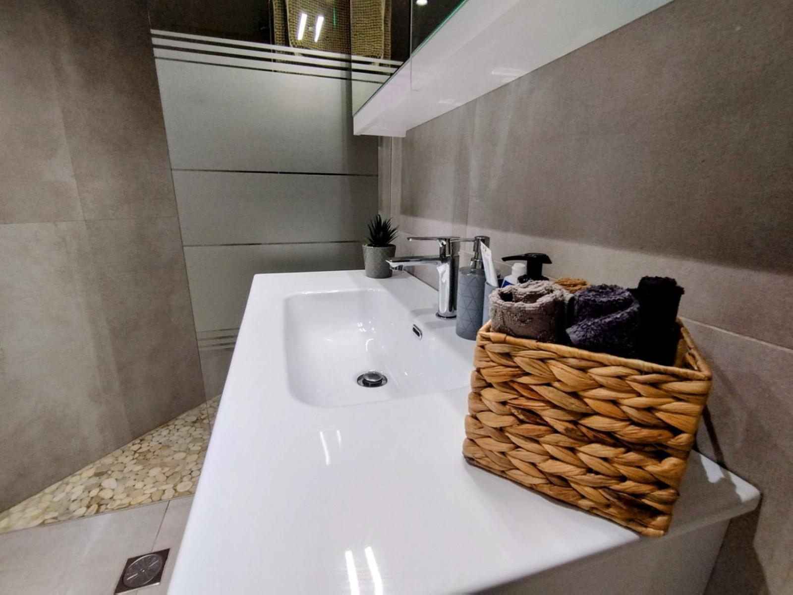 Floral Home 1 - Ground Floor Apt With Courtyard And Private Parking! Афіни Екстер'єр фото