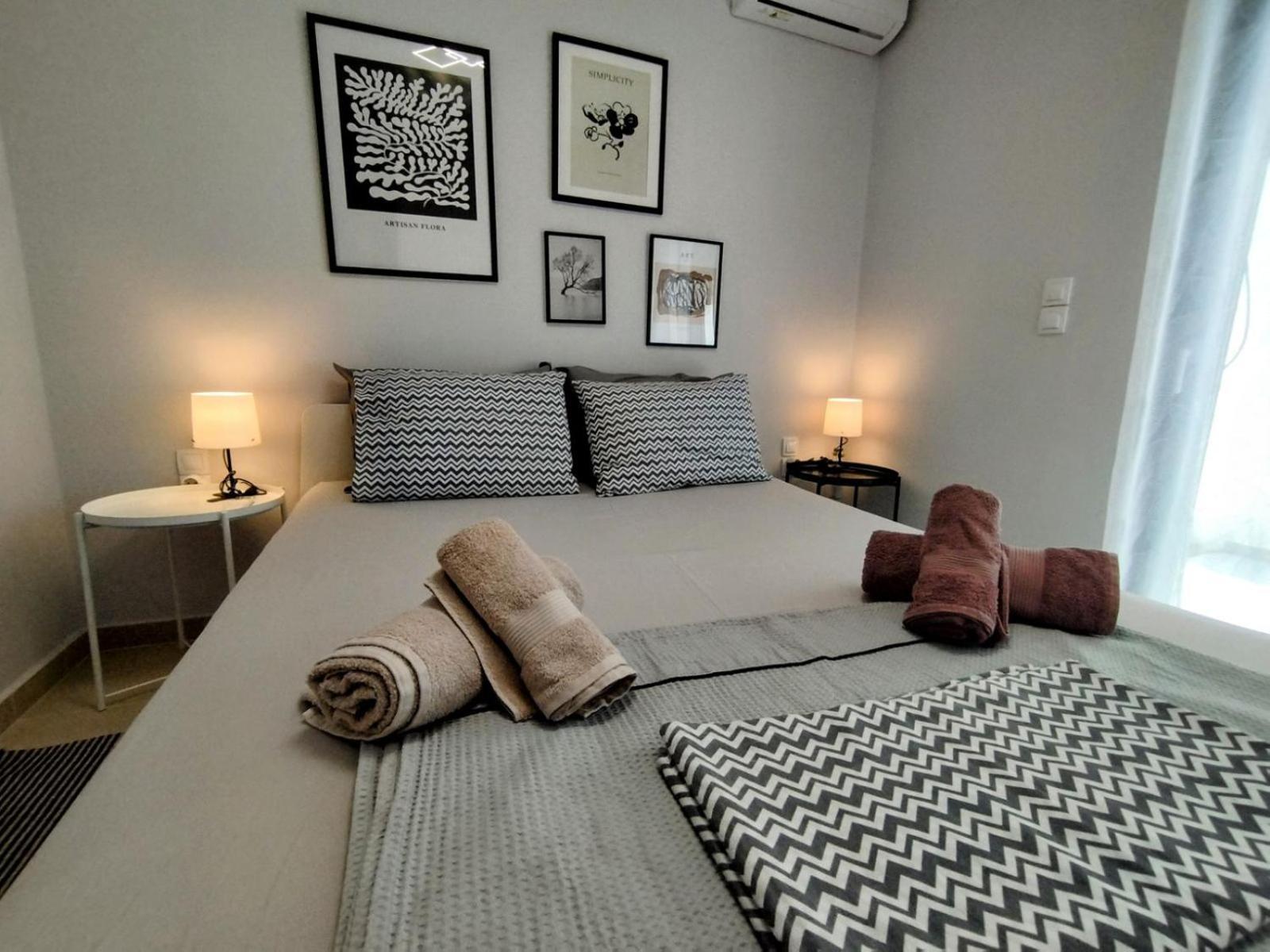 Floral Home 1 - Ground Floor Apt With Courtyard And Private Parking! Афіни Екстер'єр фото