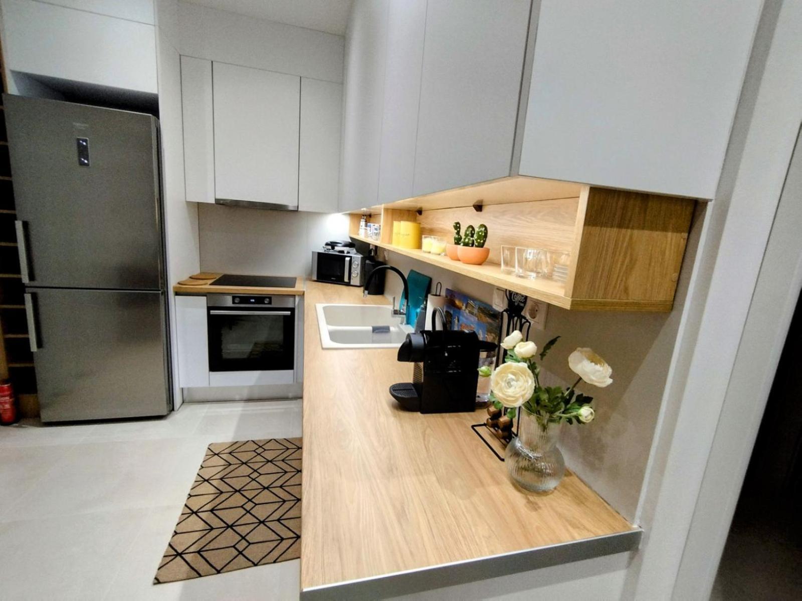 Floral Home 1 - Ground Floor Apt With Courtyard And Private Parking! Афіни Екстер'єр фото