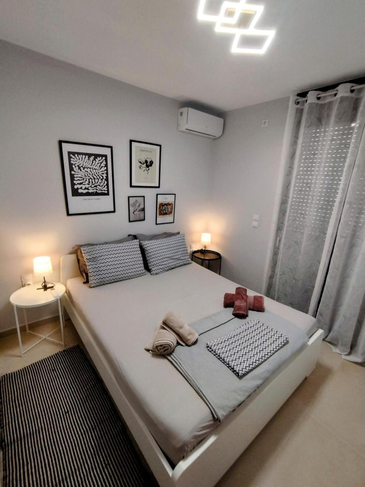 Floral Home 1 - Ground Floor Apt With Courtyard And Private Parking! Афіни Екстер'єр фото
