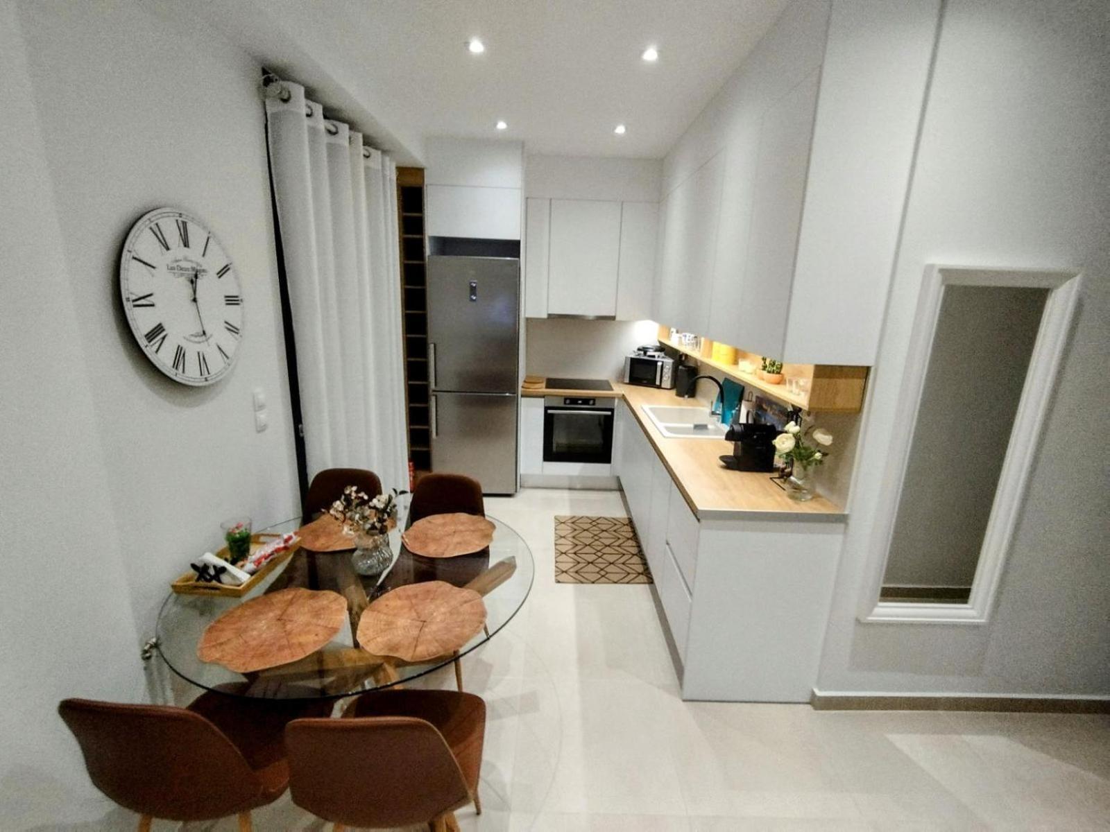 Floral Home 1 - Ground Floor Apt With Courtyard And Private Parking! Афіни Екстер'єр фото