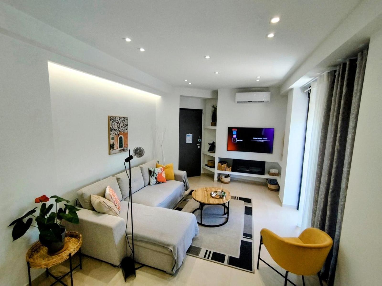 Floral Home 1 - Ground Floor Apt With Courtyard And Private Parking! Афіни Екстер'єр фото
